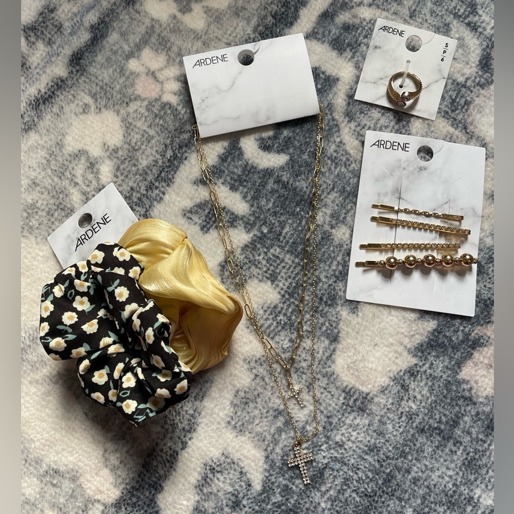 ARDENE 4 pack hair accessories and jewelry